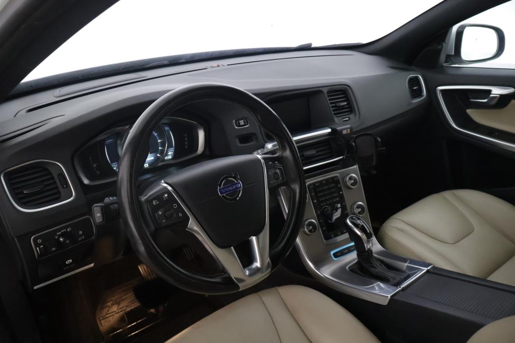 VOLVO V60 2015