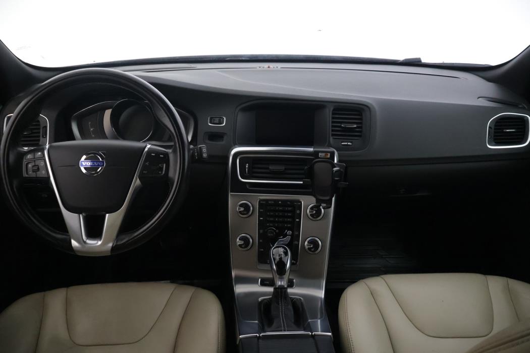 VOLVO V60 2015