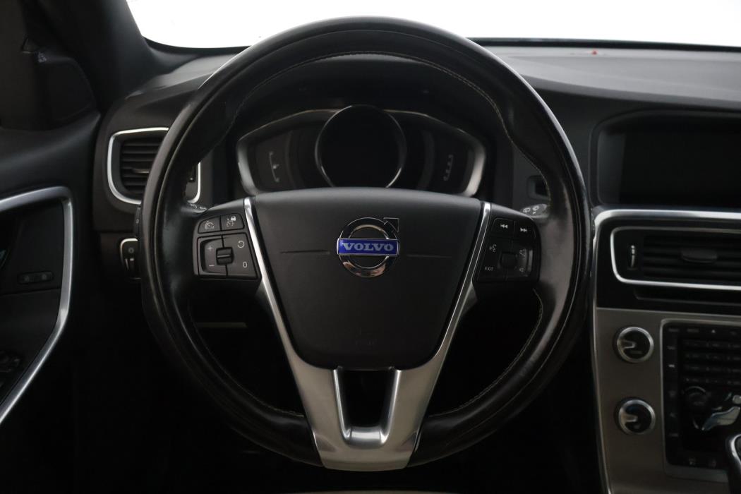 VOLVO V60 2015