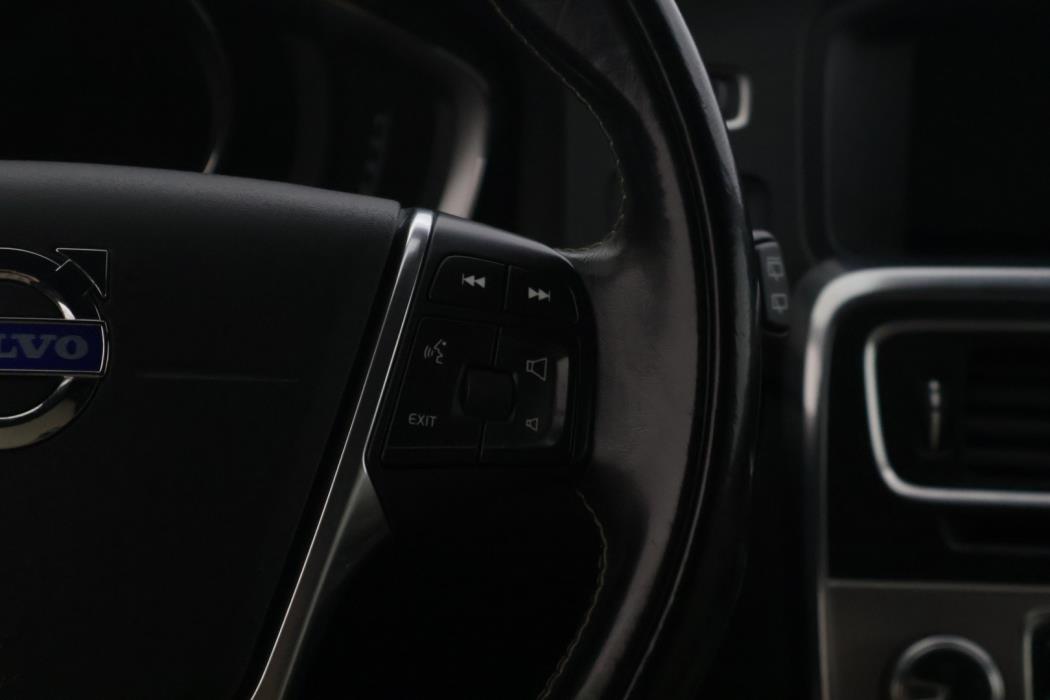 VOLVO V60 2015