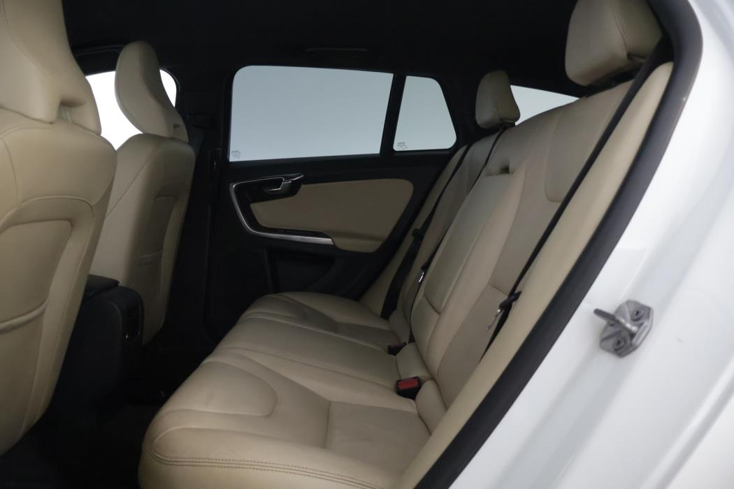 VOLVO V60 2015