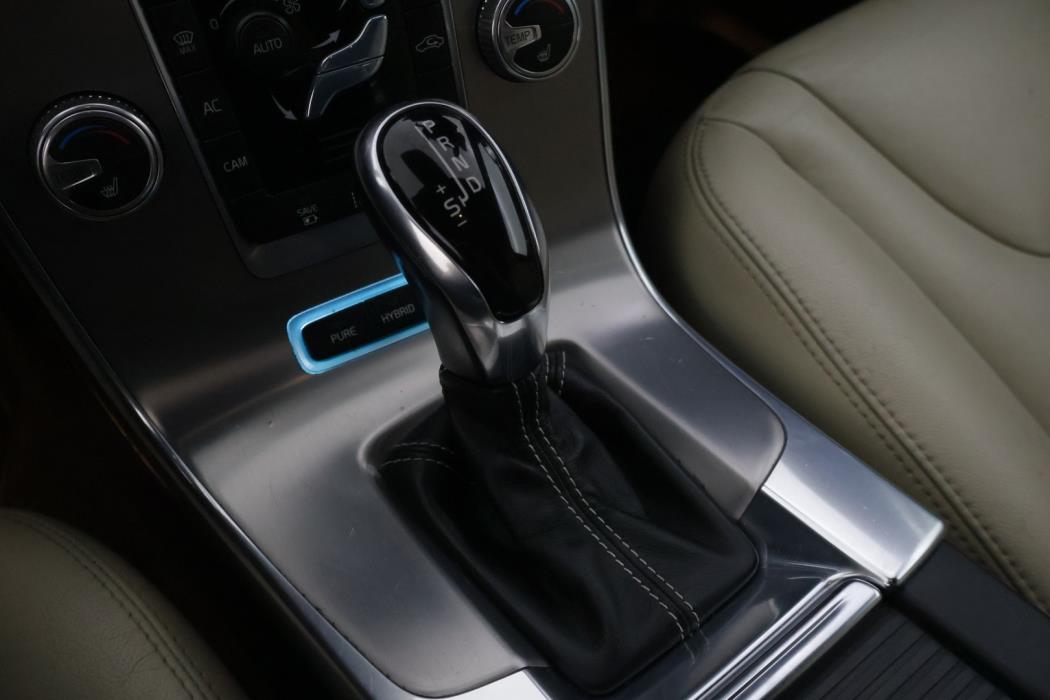 VOLVO V60 2015