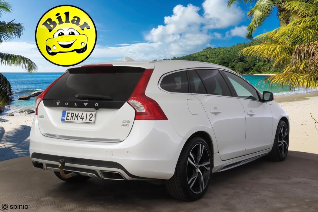 VOLVO V60 2015