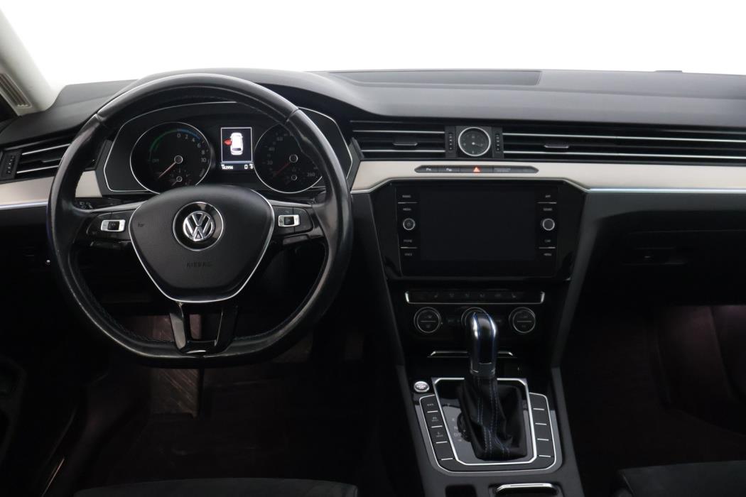VOLKSWAGEN Passat 2018