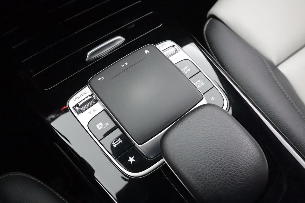 MERCEDES-BENZ A 2020