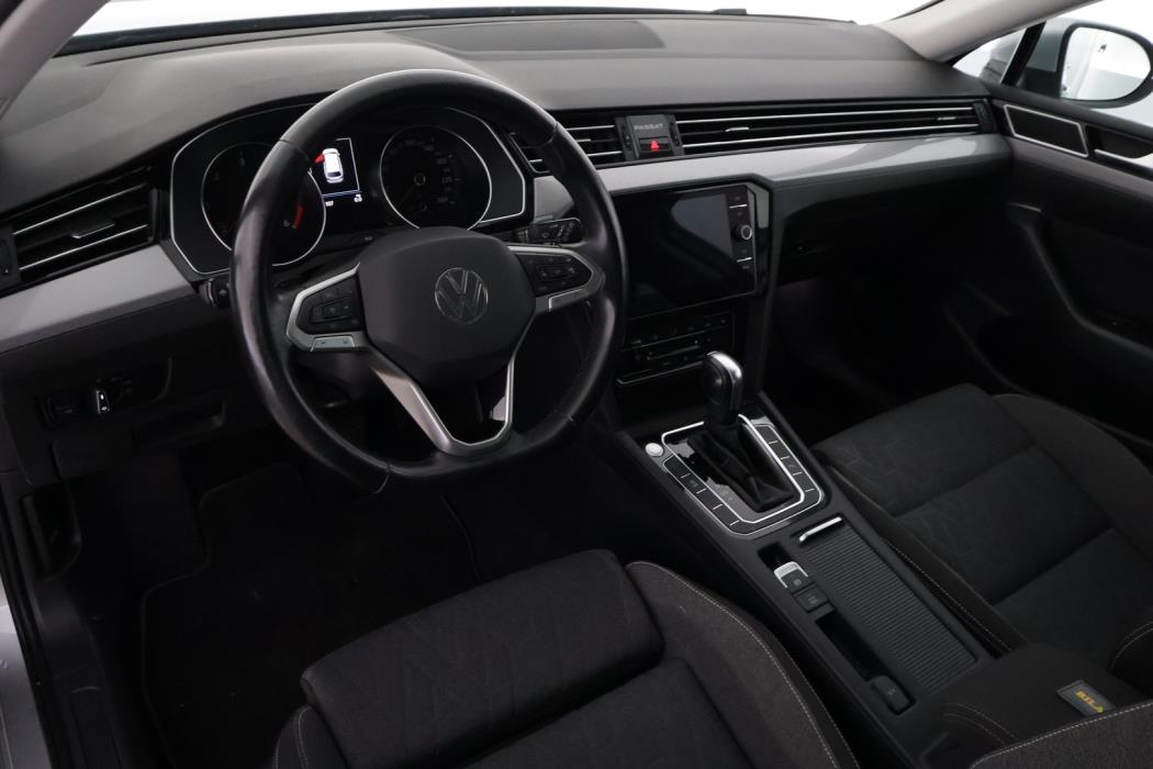 VOLKSWAGEN Passat 2024