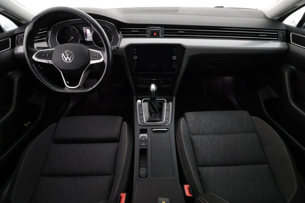 VOLKSWAGEN Passat 2024