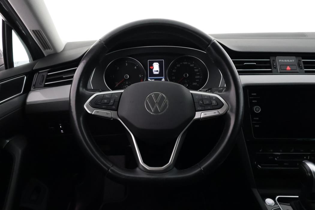 VOLKSWAGEN Passat 2024