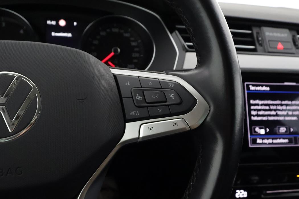 VOLKSWAGEN Passat 2024