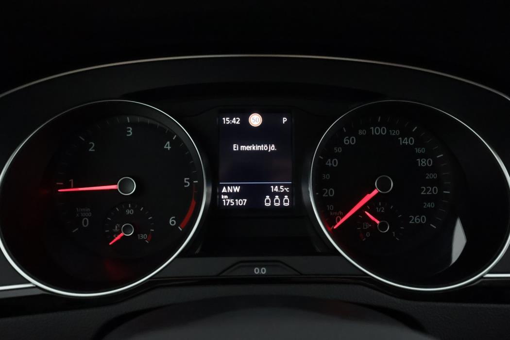 VOLKSWAGEN Passat 2024