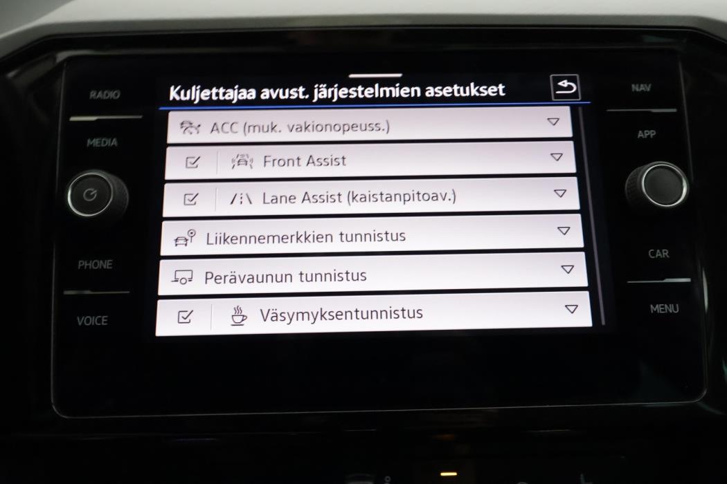 VOLKSWAGEN Passat 2024