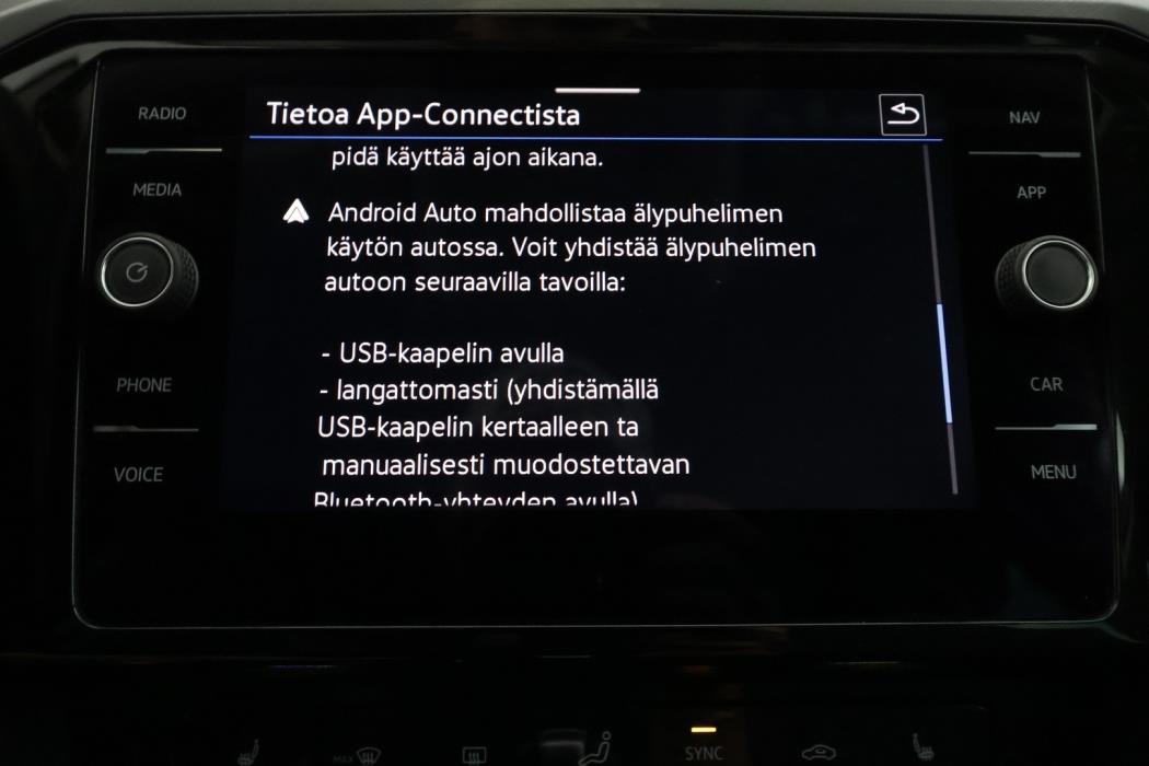 VOLKSWAGEN Passat 2024