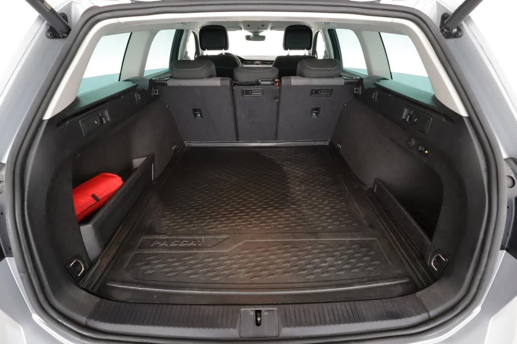 VOLKSWAGEN Passat 2024