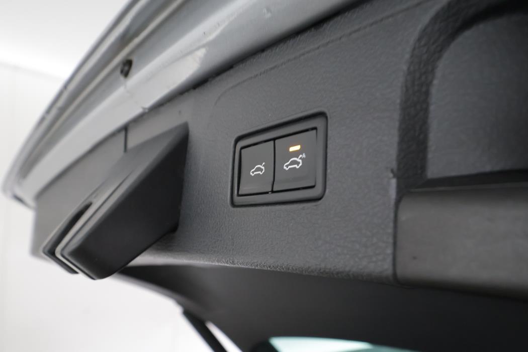 VOLKSWAGEN Passat 2024