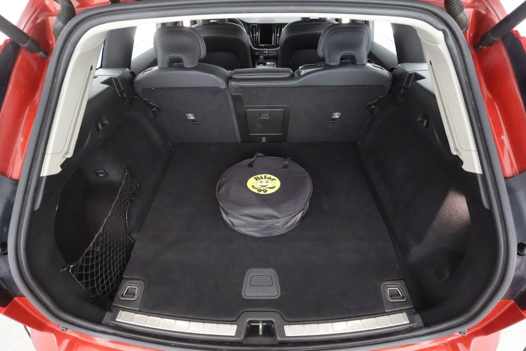 VOLVO XC60 2023