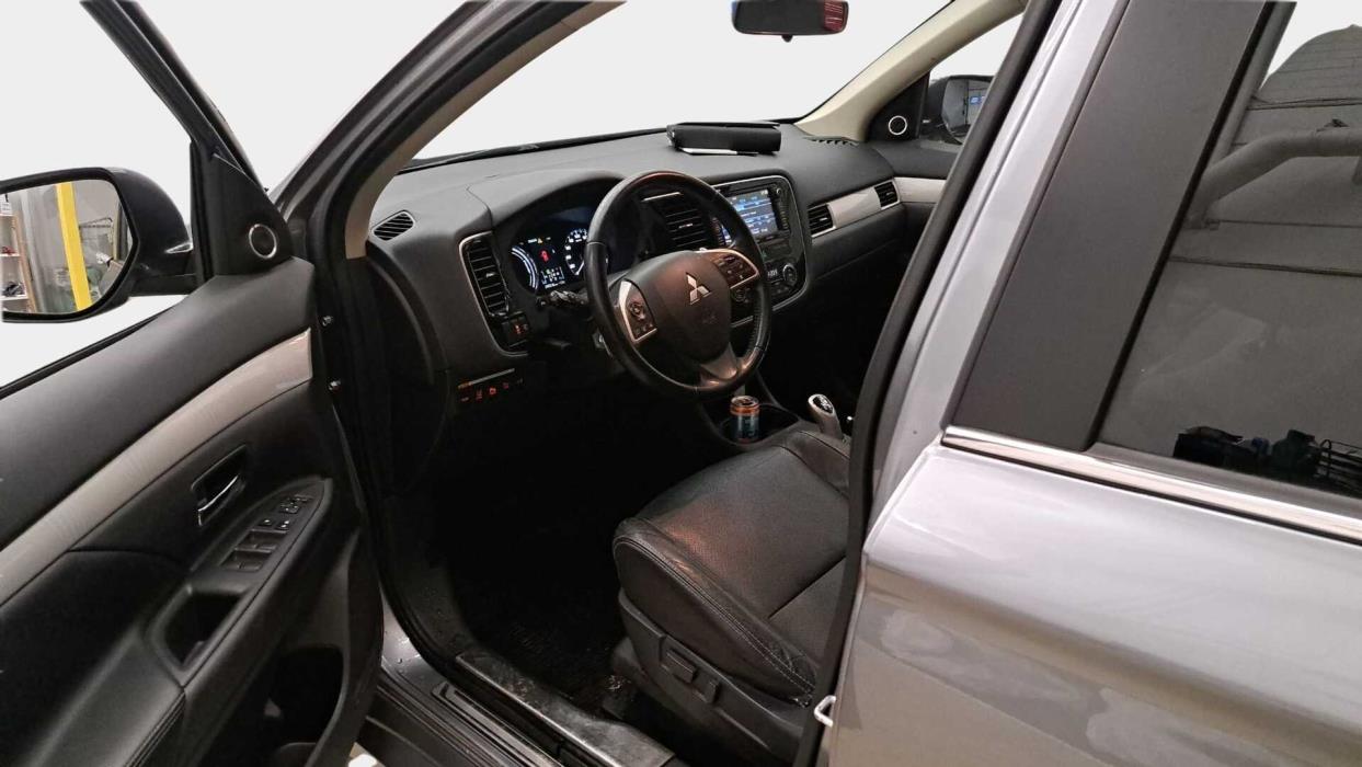 MITSUBISHI Outlander PHEV 2014