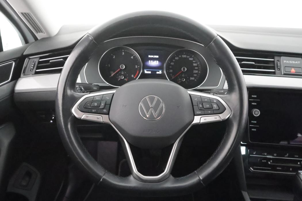 VOLKSWAGEN Passat 2022