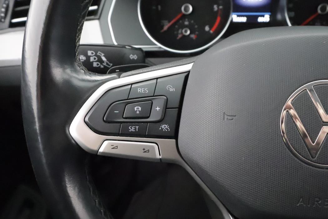 VOLKSWAGEN Passat 2022