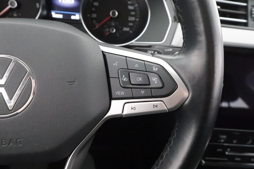 VOLKSWAGEN Passat 2022