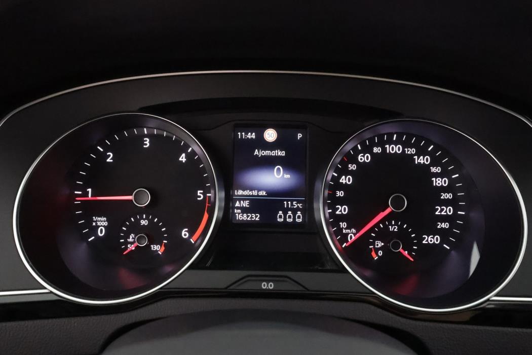 VOLKSWAGEN Passat 2022