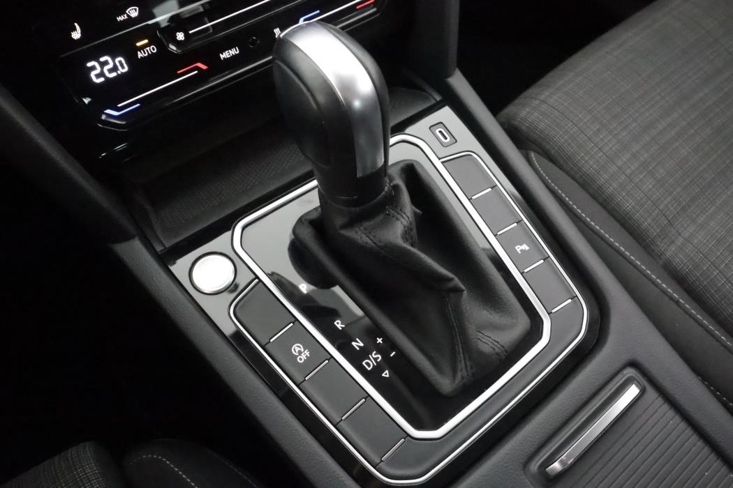 VOLKSWAGEN Passat 2022