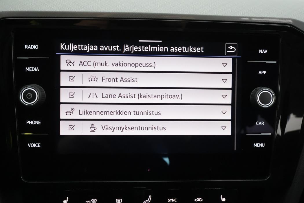 VOLKSWAGEN Passat 2022