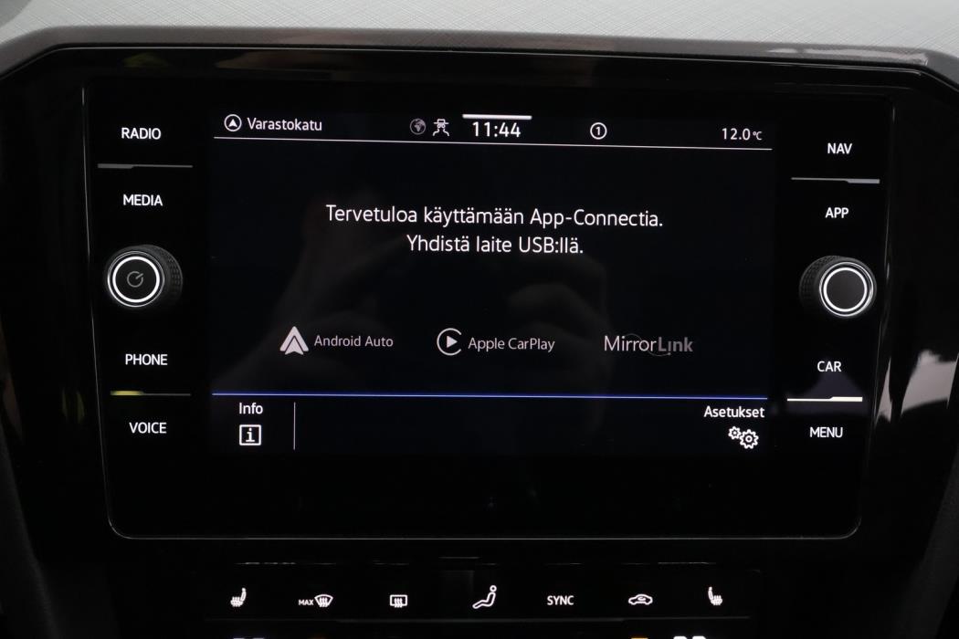 VOLKSWAGEN Passat 2022
