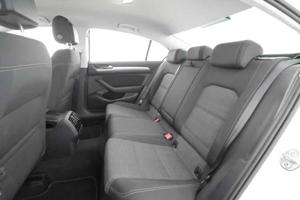 VOLKSWAGEN Passat 2022