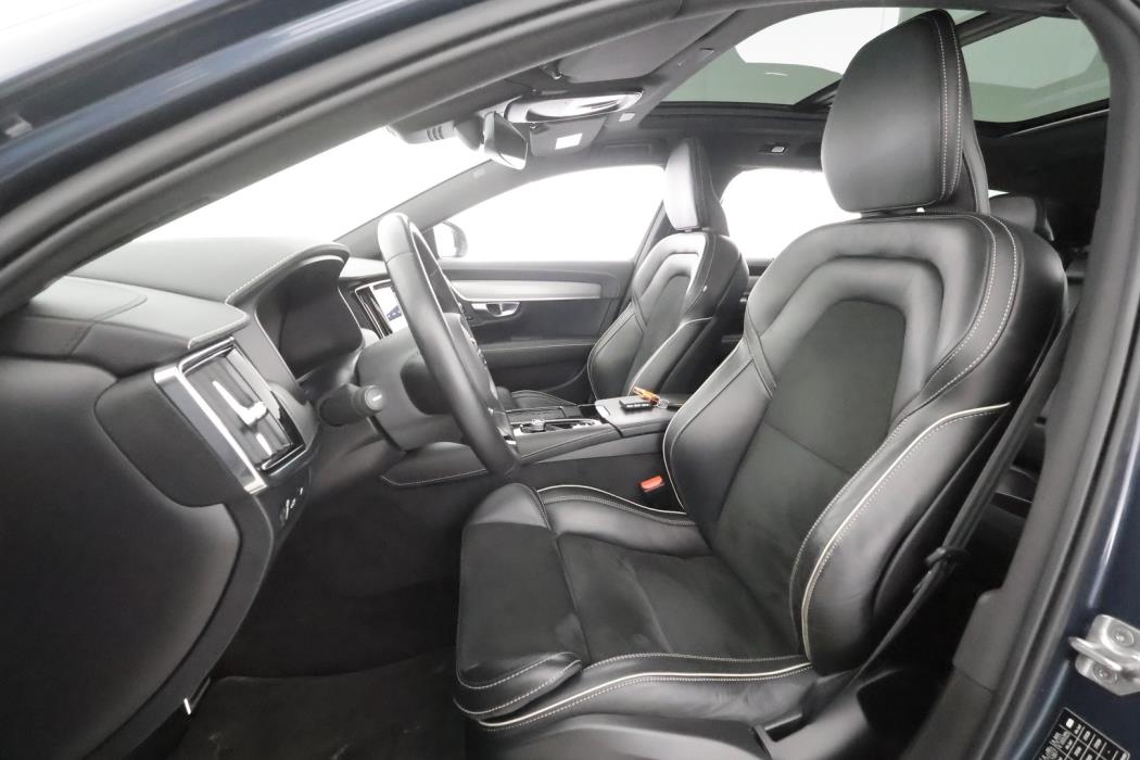 VOLVO V90 2022