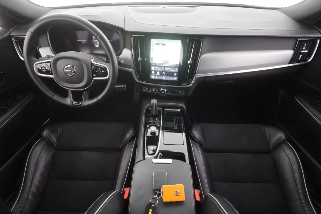 VOLVO V90 2022
