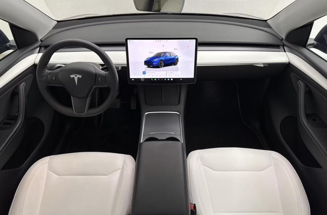 TESLA MODEL Y 2024