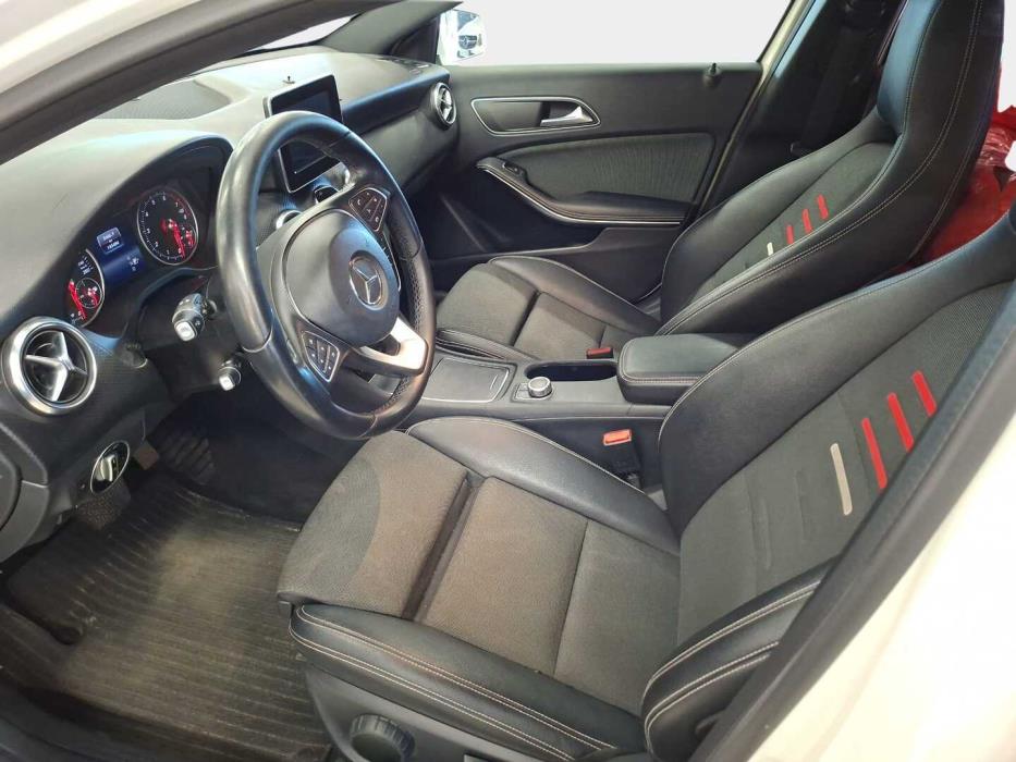 MERCEDES-BENZ A 2016