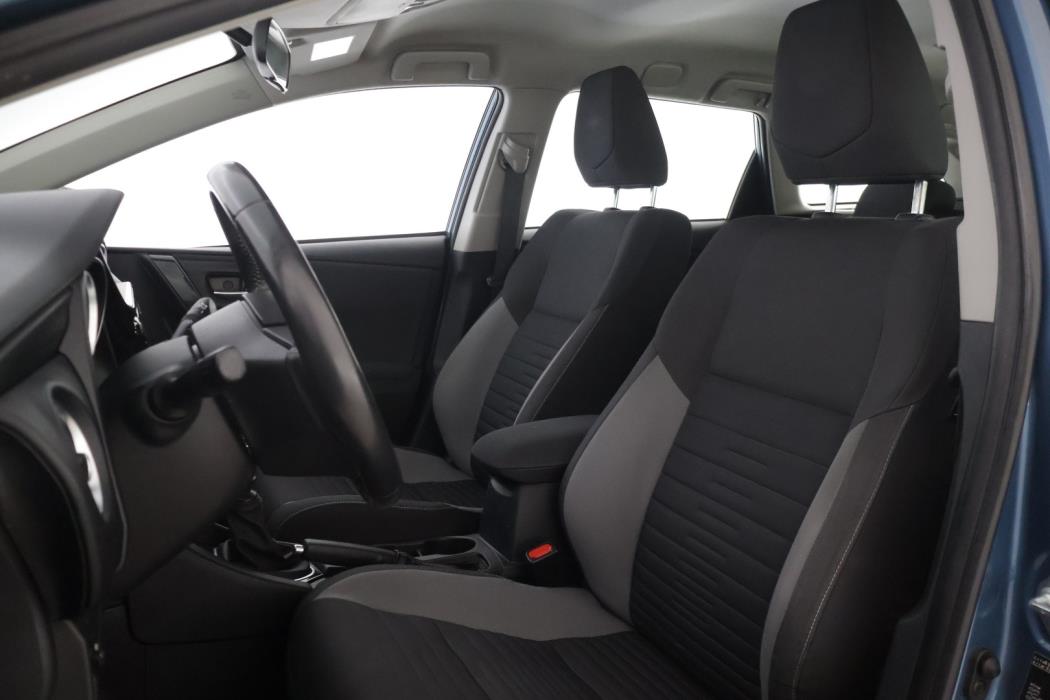 TOYOTA Auris 2016