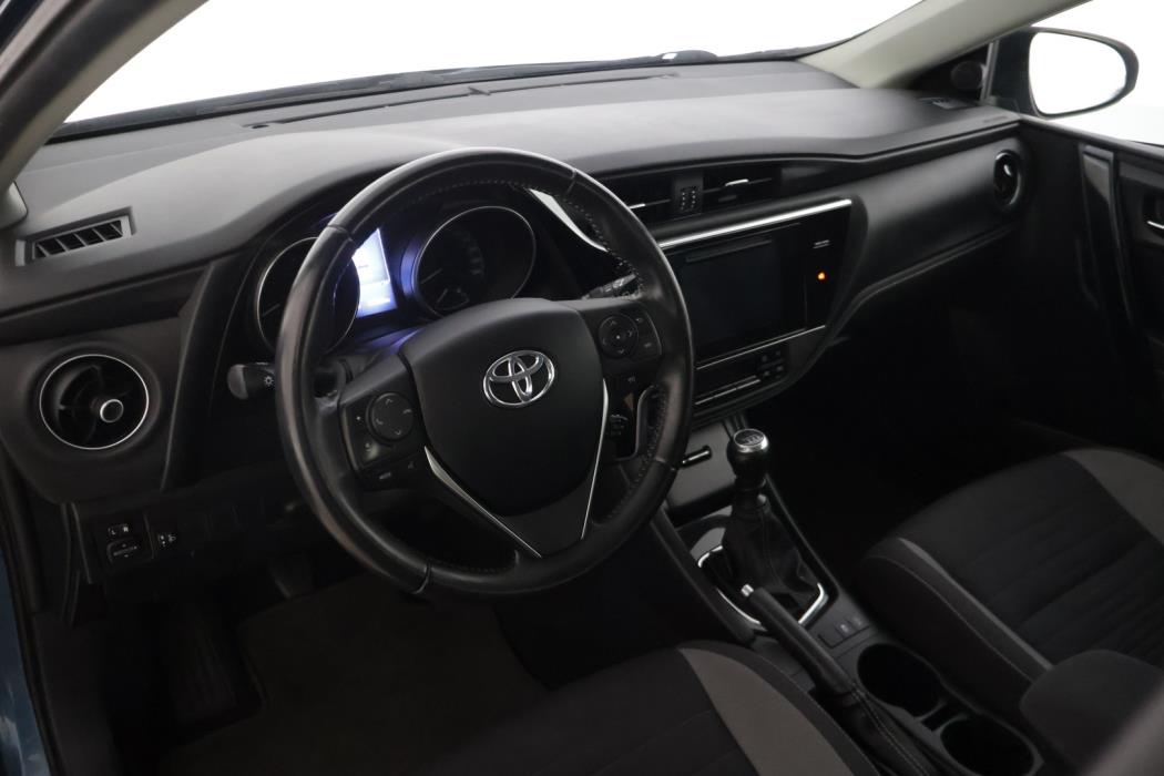 TOYOTA Auris 2016