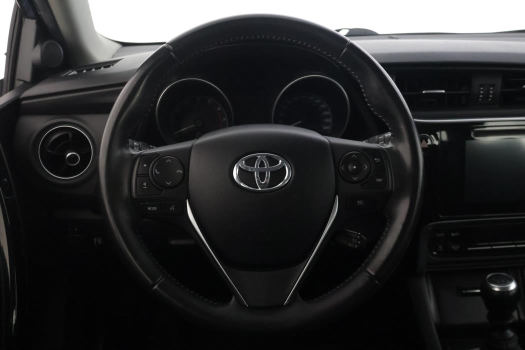 TOYOTA Auris 2016