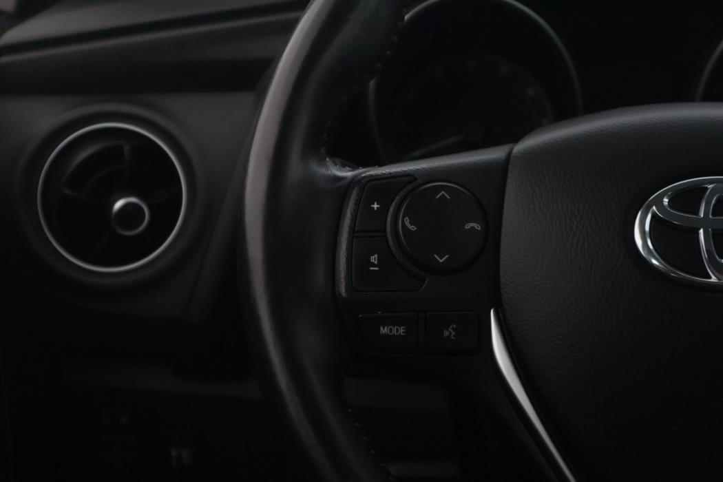 TOYOTA Auris 2016