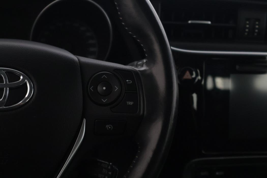 TOYOTA Auris 2016
