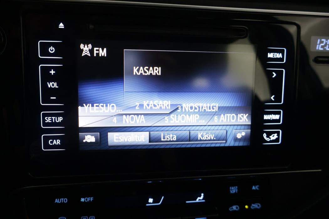 TOYOTA Auris 2016