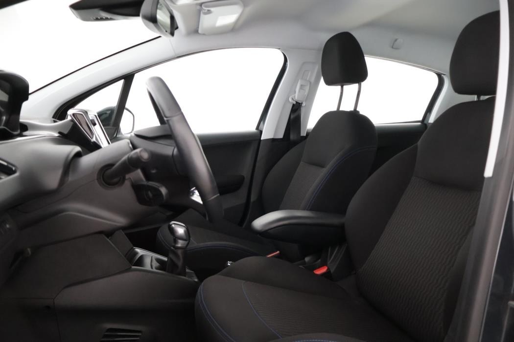 PEUGEOT 208 2018