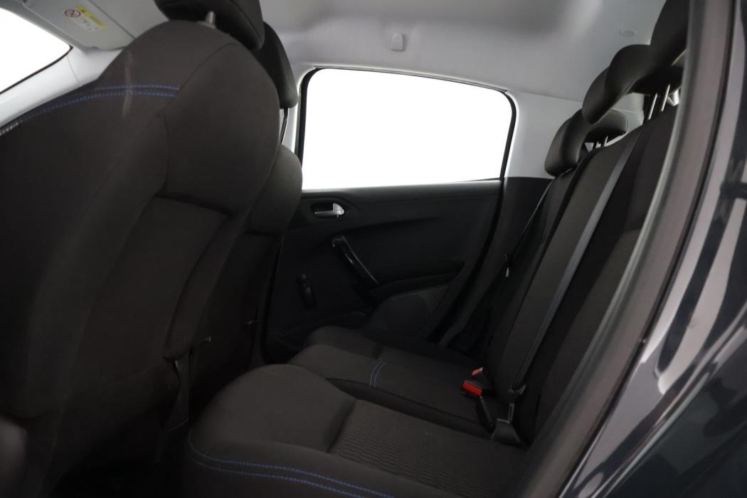 PEUGEOT 208 2018