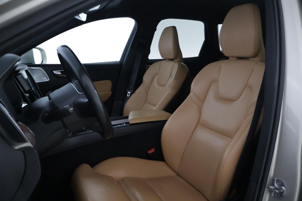 VOLVO XC60 2019