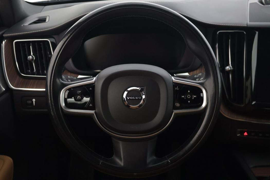 VOLVO XC60 2019
