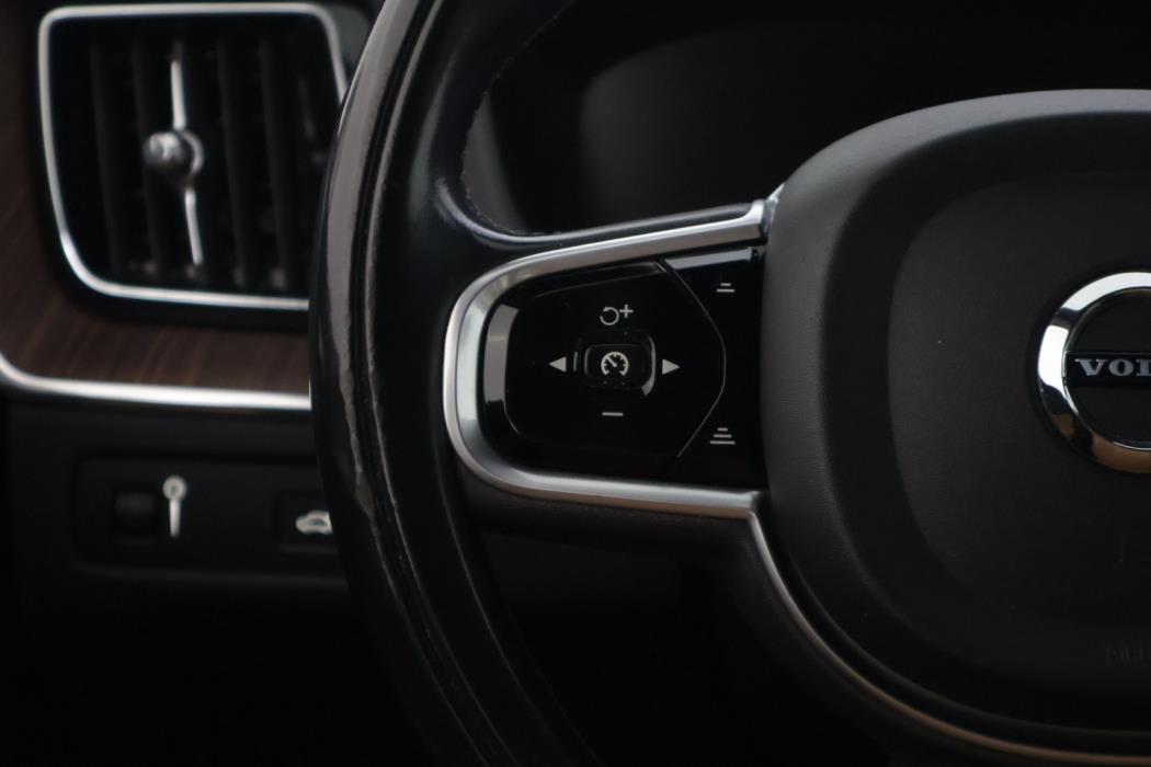VOLVO XC60 2019
