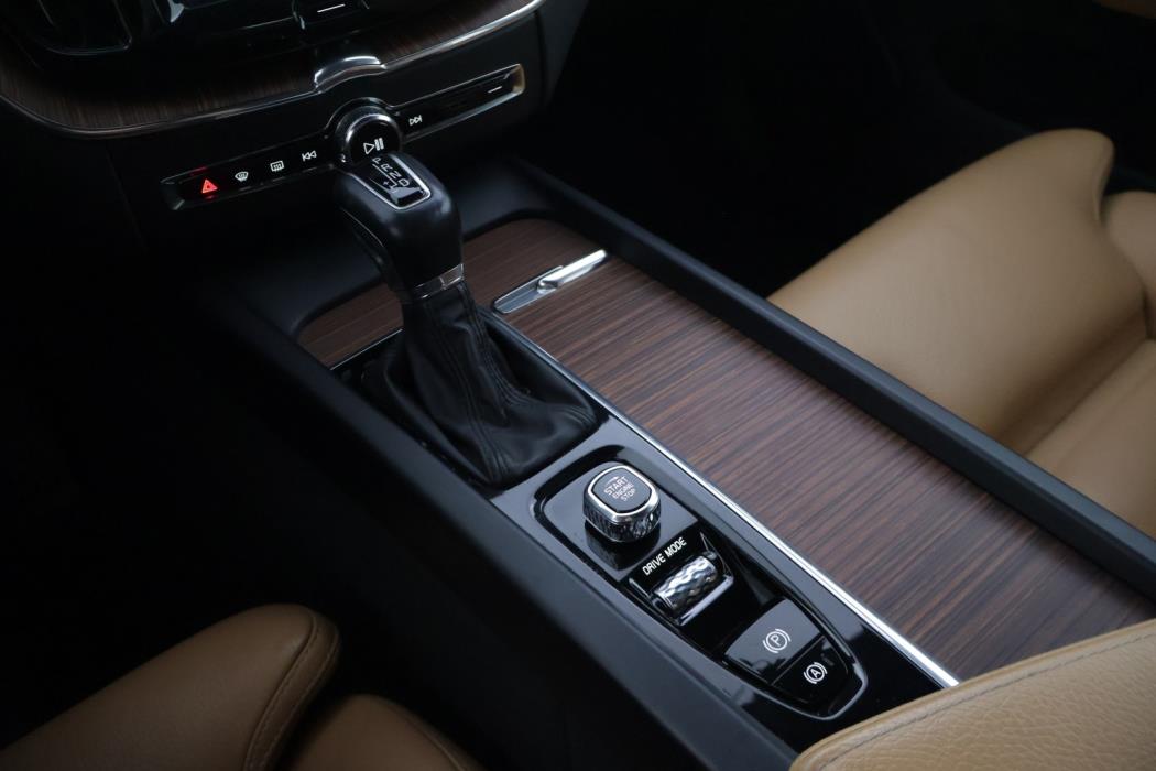 VOLVO XC60 2019