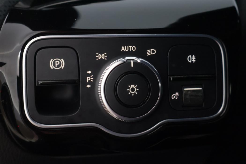 MERCEDES-BENZ CLA 2021