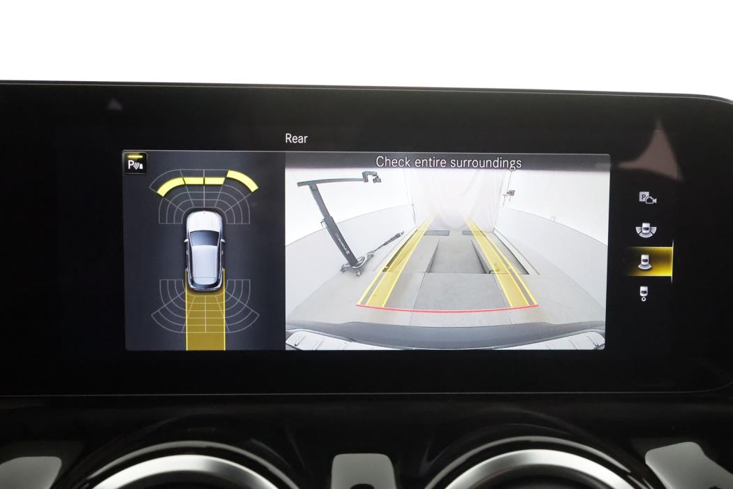 MERCEDES-BENZ EQA 2023