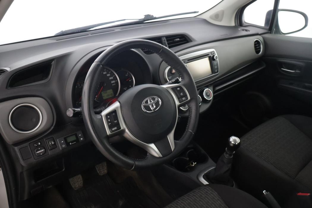 TOYOTA Yaris 2014