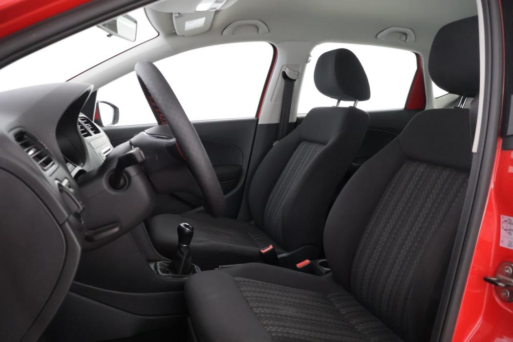 VOLKSWAGEN Polo 2016