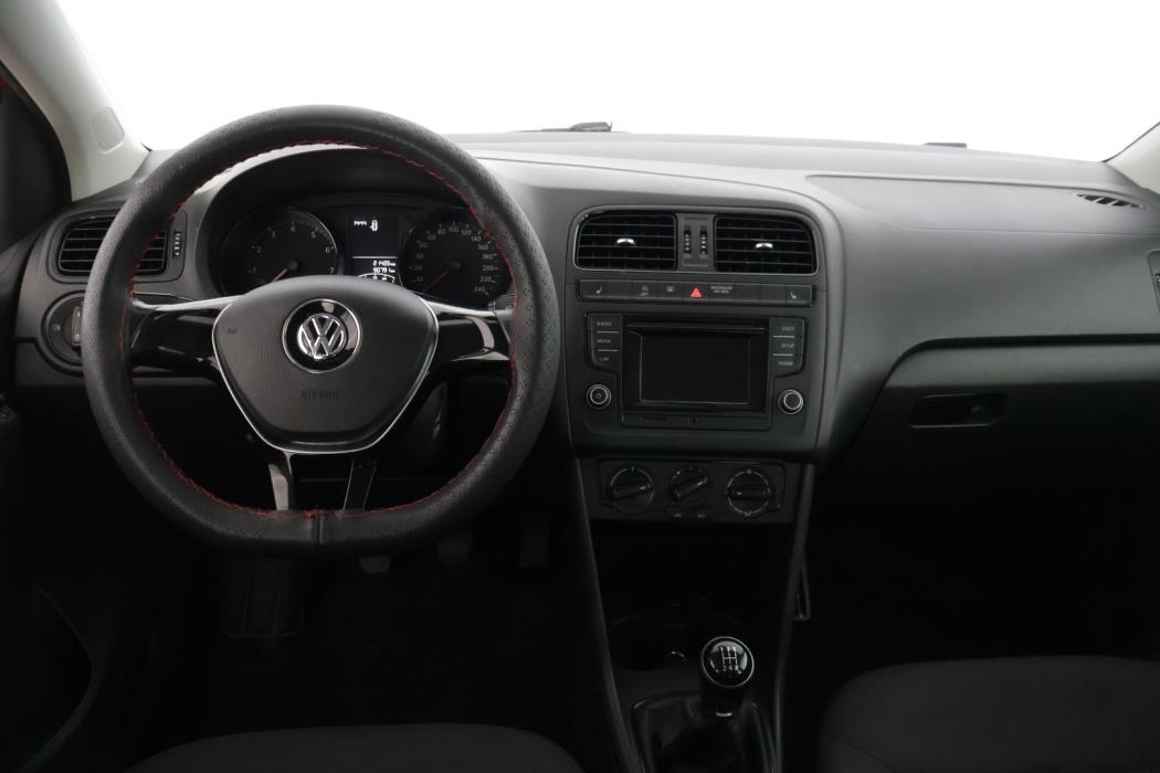 VOLKSWAGEN Polo 2016