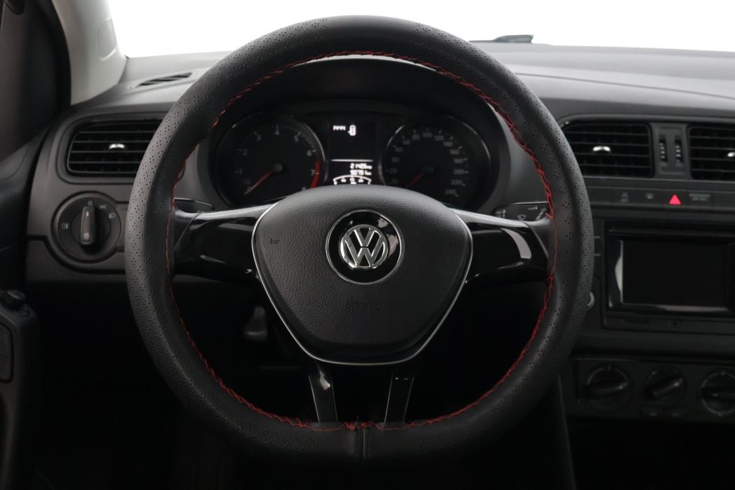 VOLKSWAGEN Polo 2016